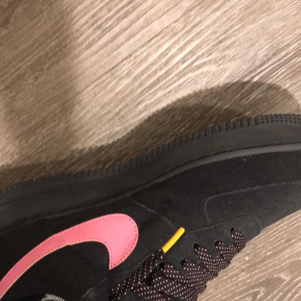 Air Forces - Picture 2 of 5